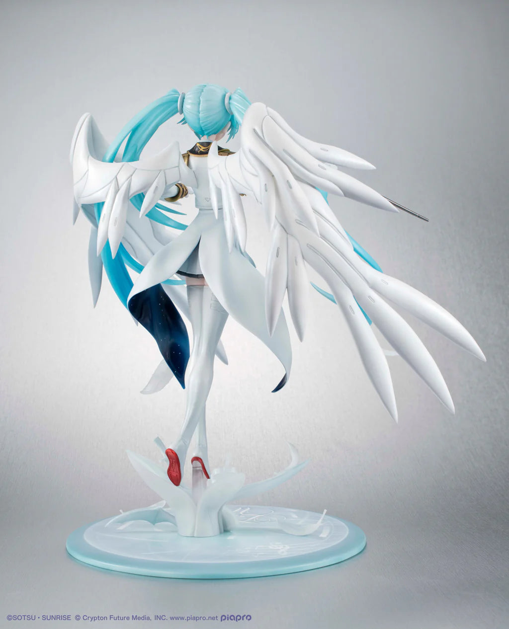 PRE ORDER Lucrea Mobile Suit Gundam 45th Anniversary X Hatsune Miku - Hatsune Miku X Wing Gundam Zero EW 1/7 Scale